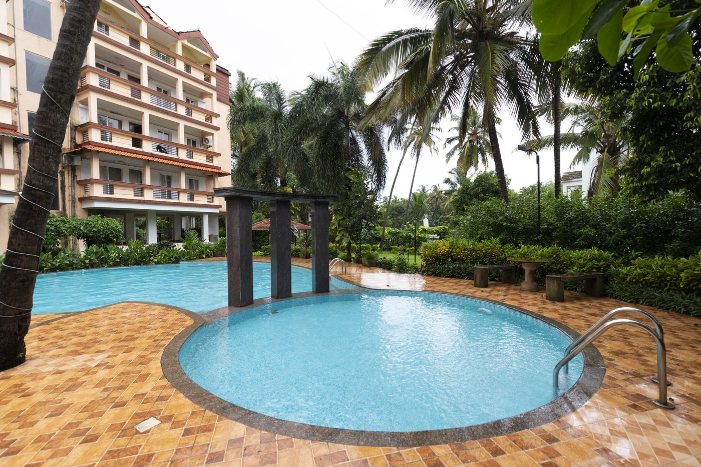 Swimming pool